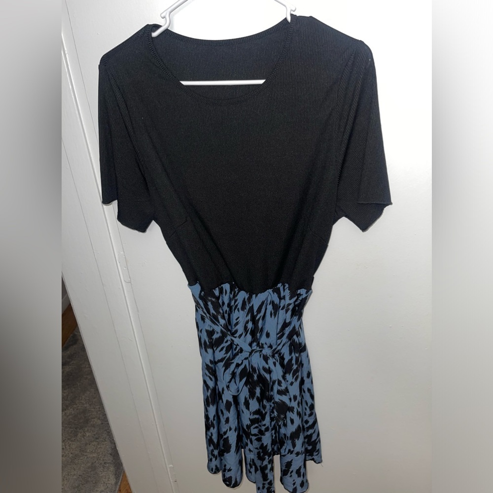 XL woman’s above knee leopard print dress